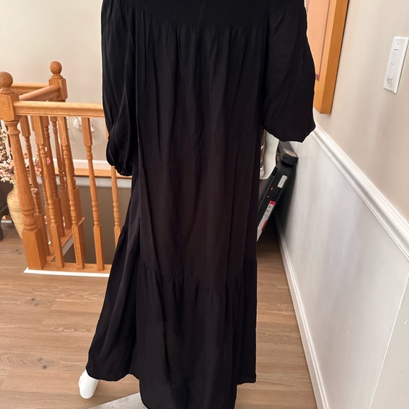Black off the shoulder maxi dress - Picture 4 of 8